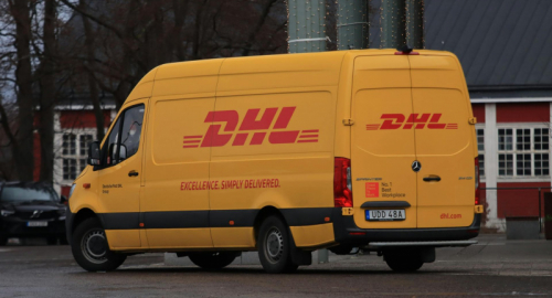 Rapina a una Sede DHL nel Piacentino: Assalto Armato e Incendio Doloso sui Camion Rubati